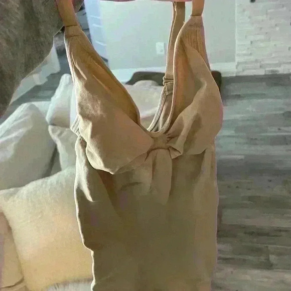 SKIMS- NWOB Sculpting Seamless Mid Thigh Bodysuit - Clay/ nude - Picture 5 of 10